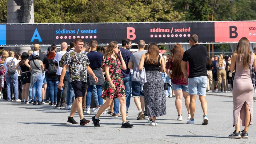 Prie Dariaus ir Girėno stadiono rikiuojasi pirmieji E. Sheerano gerbėjai