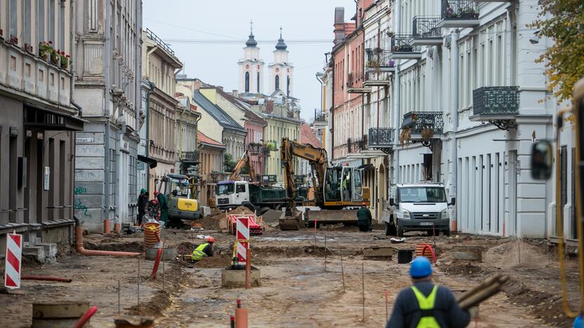 Intensyvu: Vilniaus gatvės darbininkai pluša nuo vasaros.