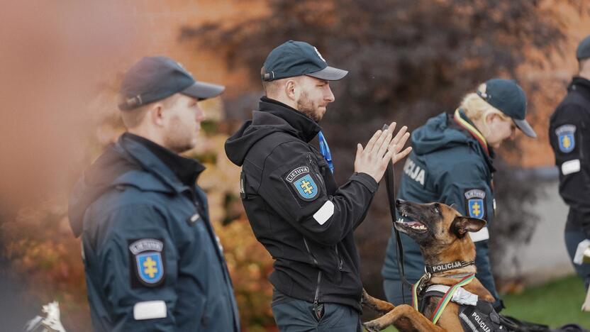 Darbe: Š.Mockus įsitikinęs, kad tarnybiniu šunimi visada reikia pasitikėti.