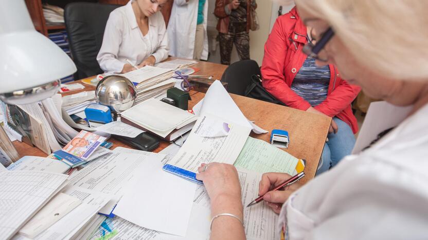 Paradoksai: elektroninės sveikatos sistemos plėtra medikų, deja, neišvaduoja nuo popierizmo.