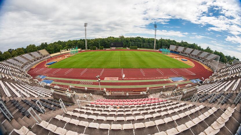 Neprasideda: S.Dariaus ir S.Girėno stadione statybininkai darbų pradėti negali.