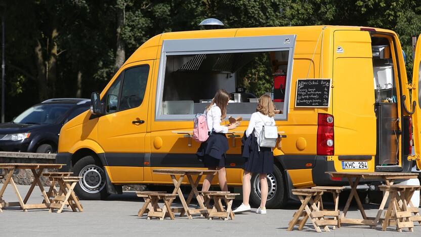 Pasirinko: prekybininkai savo nuožiūra buvo įsitaisę prie Kauno pilies.