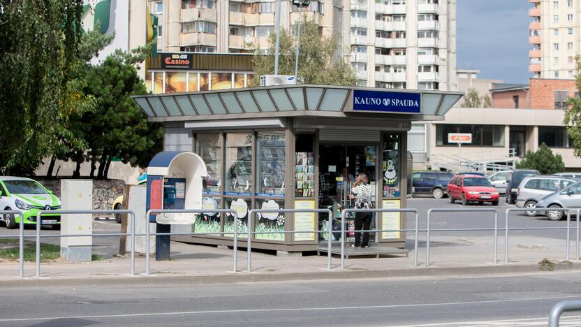 Kenčia: kioskų darbuotojos pakraupusios nuo siautėjančių paauglių.