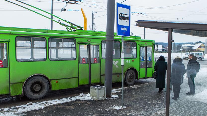 Atstumas: nuo šios Kaniūkų stotelės iki kitos tuo pačiu pavadinimu – apie 3 km.