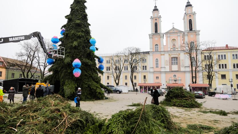 Medžiagos: pernykštės eglutės dekoracijos gamintos iš perdirbtų šiaudelių, šiemet taip pat bus ekologiškų sprendimų.