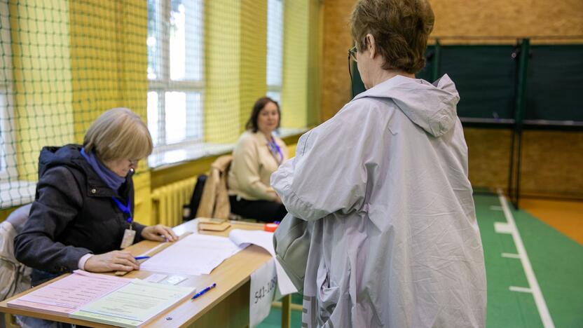 Lietuva renka prezidentą ir sprendžia dėl dvigubos pilietybės