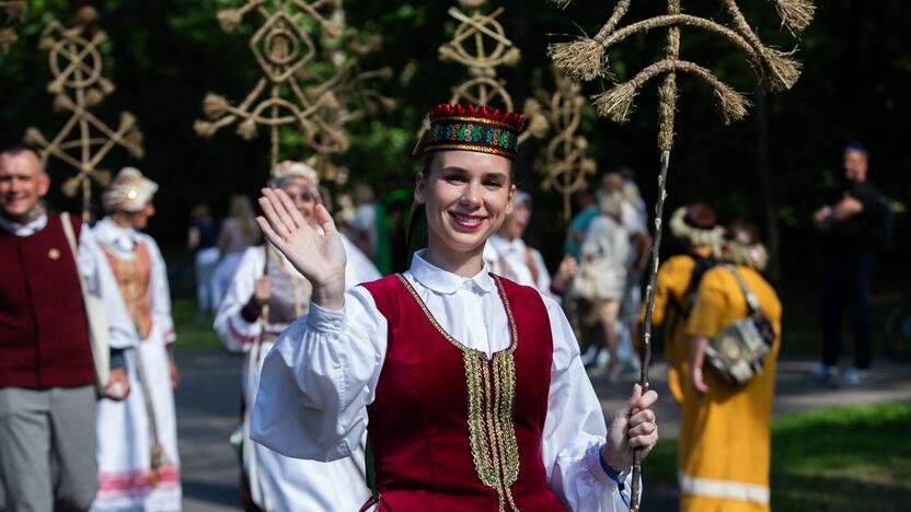 Dešimttūkstantinė Dainų šventės eisena Vilniuje