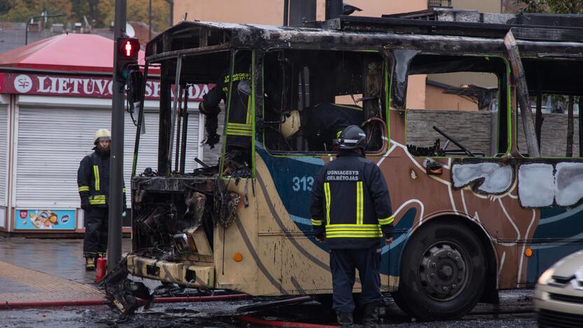 Netoli Kauno autobusų stoties supleškėjo troleibusas