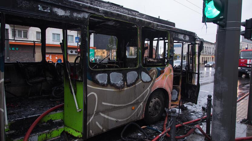 Netoli Kauno autobusų stoties supleškėjo troleibusas