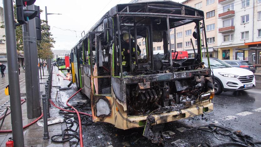 Netoli Kauno autobusų stoties supleškėjo troleibusas