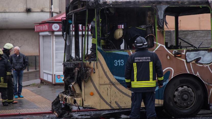 Netoli Kauno autobusų stoties supleškėjo troleibusas