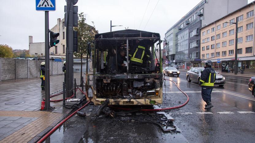 Netoli Kauno autobusų stoties supleškėjo troleibusas