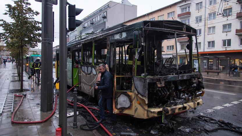 Netoli Kauno autobusų stoties supleškėjo troleibusas