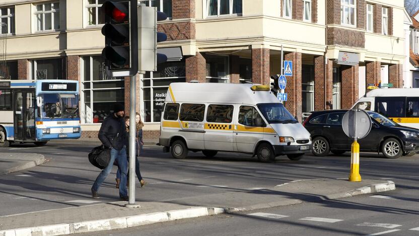 Reikalavimas: norintys toliau maršrutinių taksi paslaugą teikti vežėjai privalės senas transporto priemones pakeisti visiškai naujomis.