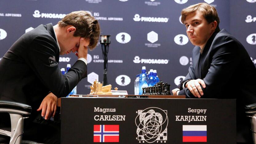 Magnusas Carlsenas ir Sergejus Karjakinas.