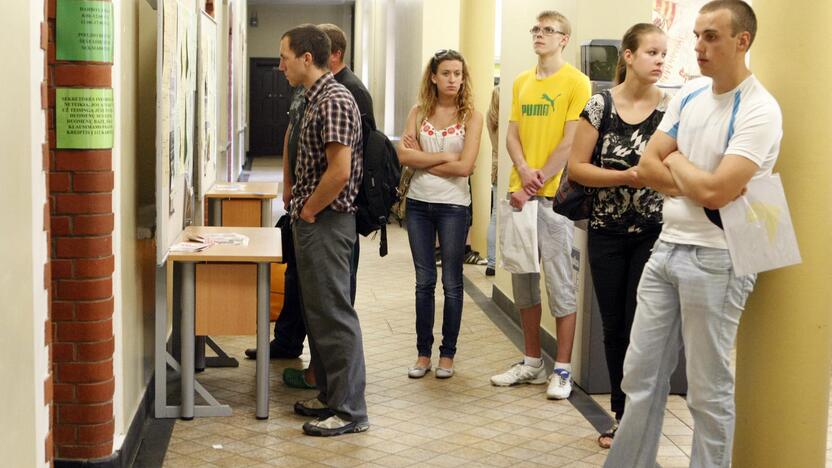 Tąsa: abiturientai jau teikia prašymus studijuoti aukštojo mokslo įstaigose.