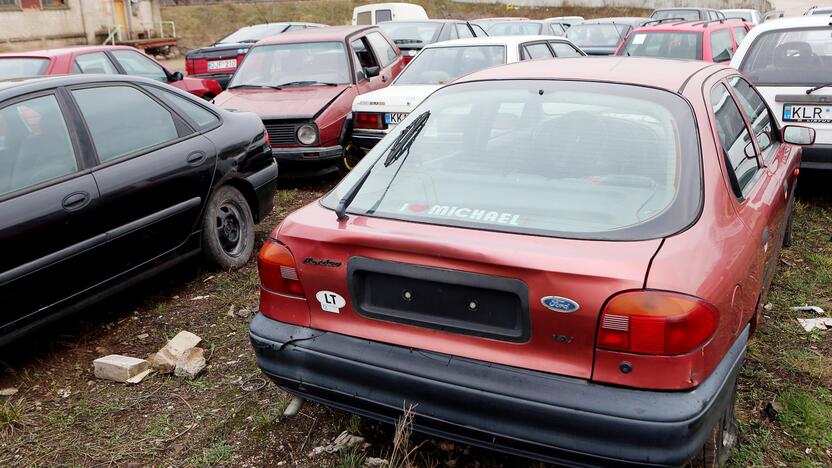 Tendencija: jau daugiau nei mėnesį galiojanti nauja automobilių išregistravimo tvarka automobilių supirktuvėms pradėjo nešti pelną.