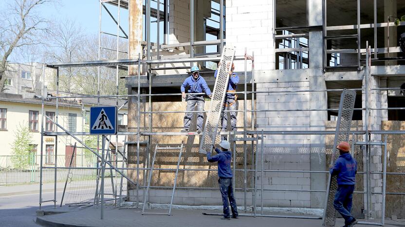 Laikas: realūs darbai prie pirmųjų namų, kurie renovuojami per savivaldybę, turėtų prasidėti rudenį.