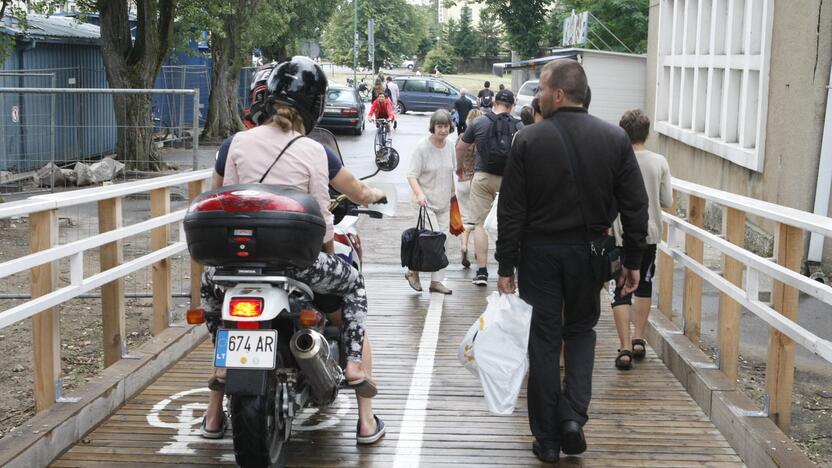 Specialistai: dviračių motorinių transporto priemonių vairuotojai nesiliauja stebinti.