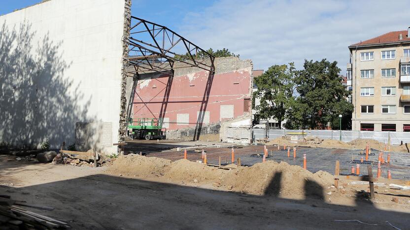 Prognozė: iki šių metų pabaigos rekonstrukcijos darbai buvusiame kino teatre bus baigti. Prekybos centras duris gali atverti dar šiemet.