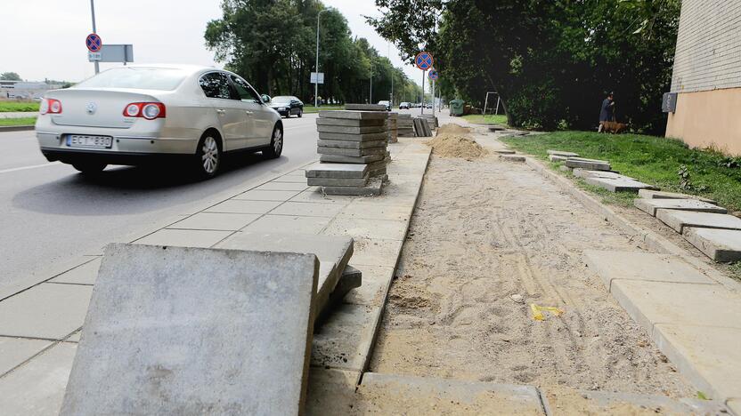 Pinigai: šaligatvių remontui šiemet skirta 355 tūkst. litų.