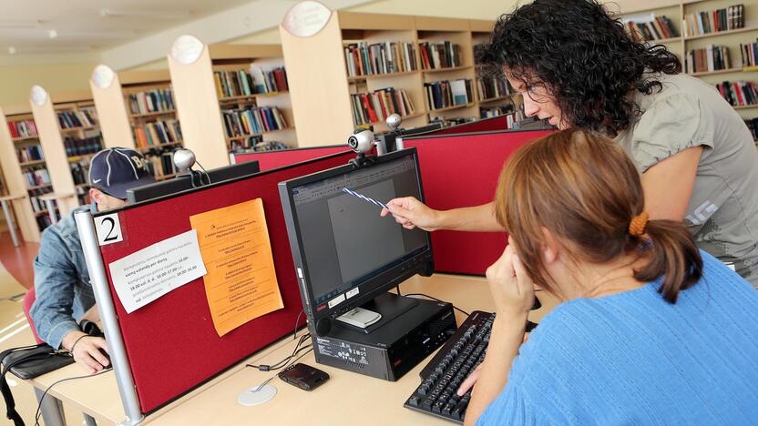 Galimybės: bibliotekoje siekiama sudaryti puikias sąlygas mokytis, bendrauti, nemokamai naudotis visomis informavimo priemonėmis ir gausiais informacijos ištekliais.