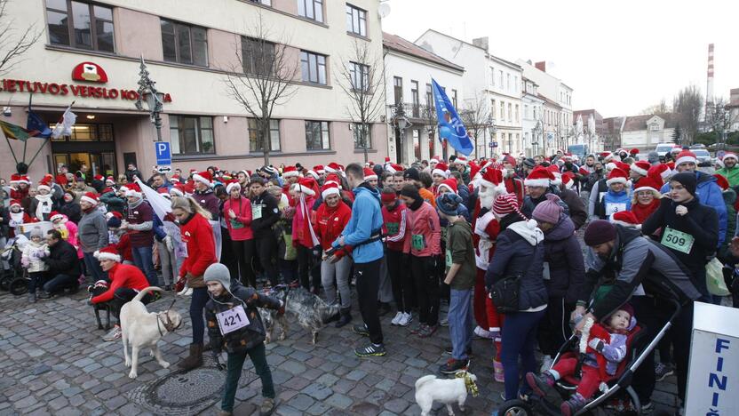 Tradicija: Kalėdų Senelių bėgimas uostamiestyje vyks trečius metus.