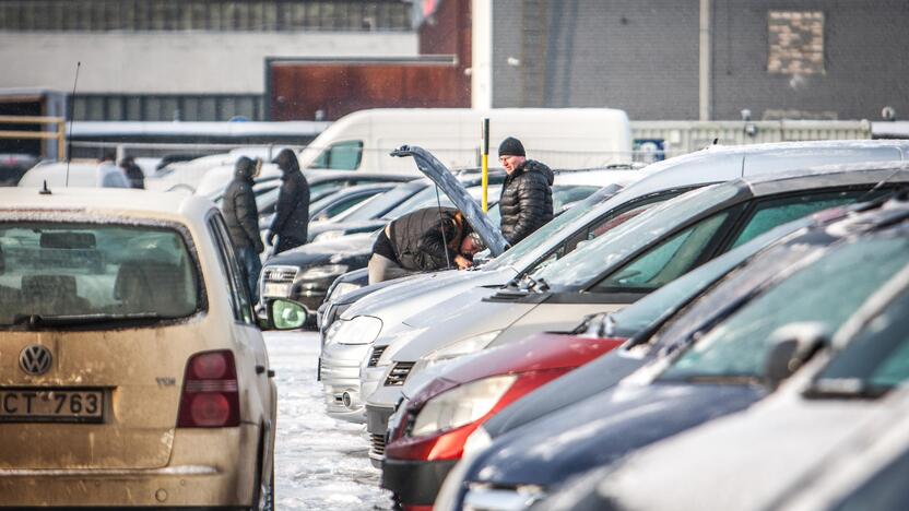 Pasirinkimas: automobilį Kūčių dieną pirkęs klaipėdietis net neįtarė, kad jo kelionė namo įstrigs ties Kaunu, sugedus mašinos turbinai.