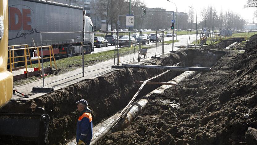 Startas: Klaipėdoje jau rengiamasi šilumos tinklų remontui, Mokyklos g. pradedami paruošiamieji darbai.