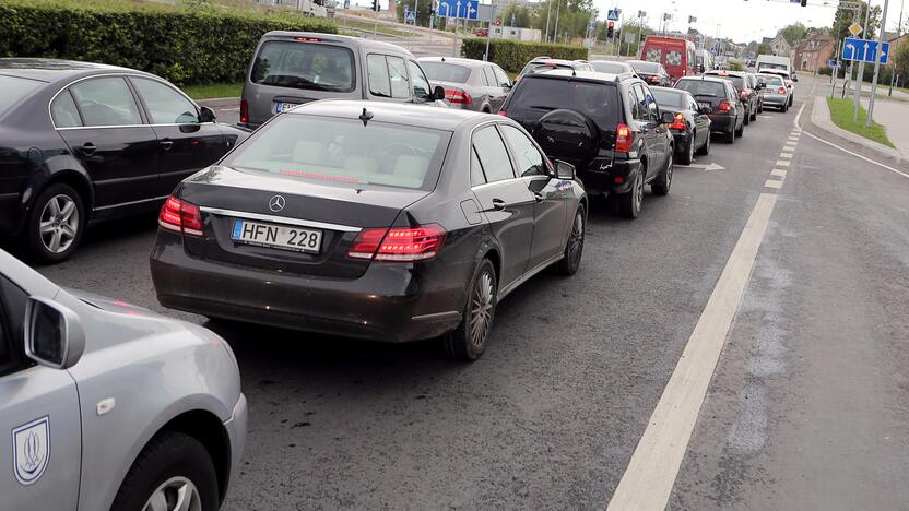 Rytines spūstis Minijos gatvėje vieni vadina siaubu, kiti – pažangiu eismo reguliavimo būdu.