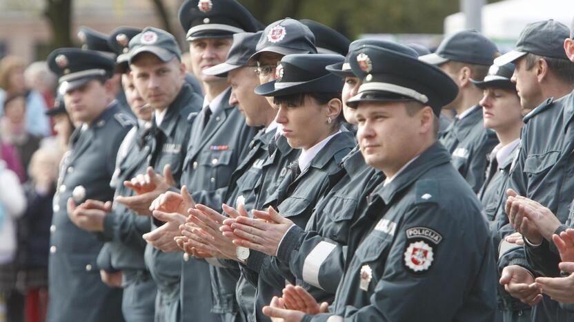 Vadovų postus policijoje vis dažniau užima moterys, jų daugėja ir tarp eilinių pareigūnų.