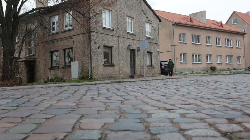 Bangų gatvėje esantis 11-asis namas trukdo tilto statyboms, todėl jis turi būti nugriautas.