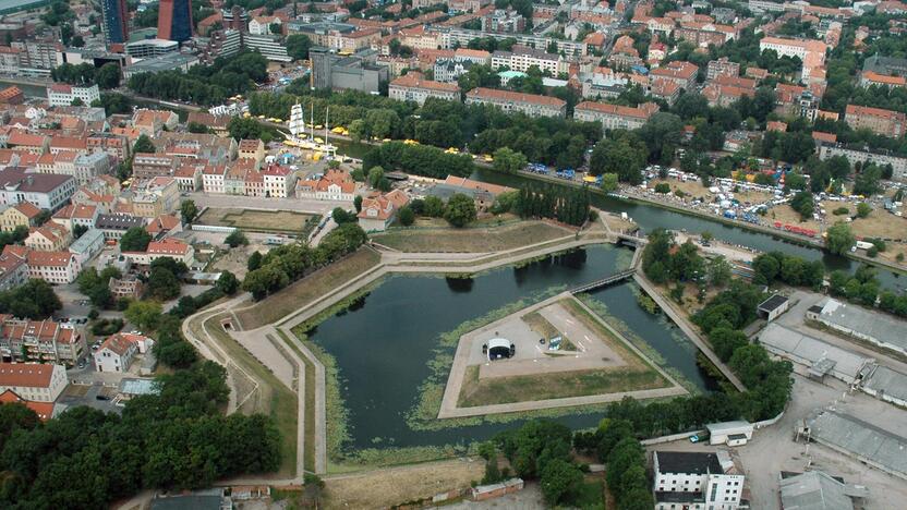 Ateitis: atkuriant Jono kalnelį ir tvarkant jo prieigas, žadama nugriauti ir ten esančius sandėliukus.