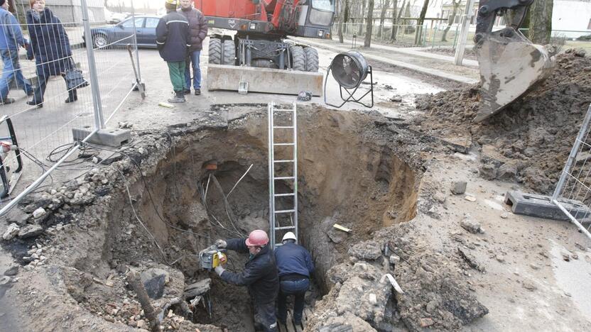 Strėvos bei Minijos gatvių daugiabučių gyventojai nerimavo, kas nutiko po jų langais.