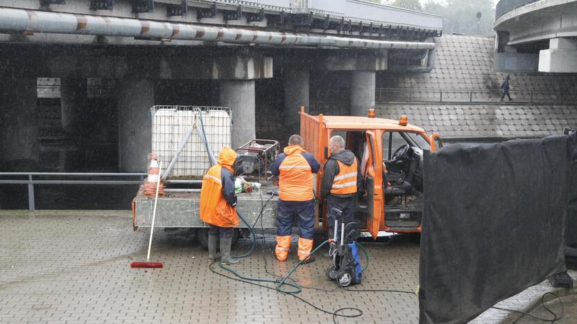 Pradžia: geležinkelininkai rekonstruos viaduką virš Herkaus Manto gatvės – vakar vyko paruošiamieji darbai.