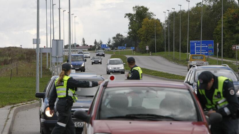 Užkarda: policininkų reido metu buvo patikrinta 560 automobilių.