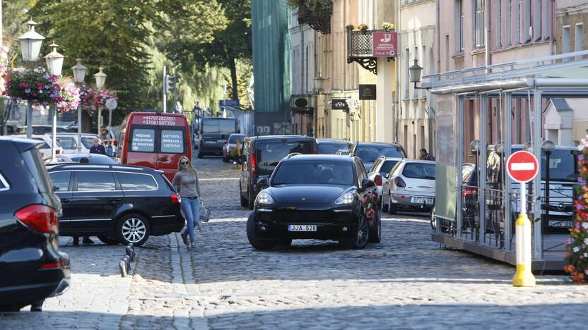 Draudžia: tokie eismo ribojimai Žvejų gatvėje galioja nuo gegužės 15 iki rugsėjo 30 d.