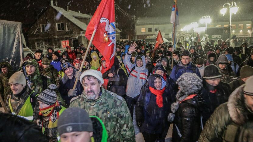 Nuotaika: į šaltą naktį išsirengę žmonės visada būna pakiliai nusiteikę.