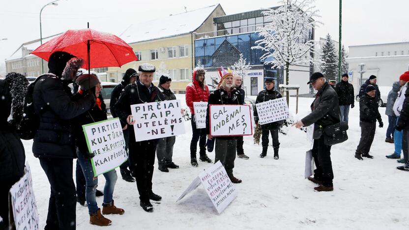 Veiksmai: policija aiškinosi, ar pirtininkų surengta protesto akcija buvo teisėta.