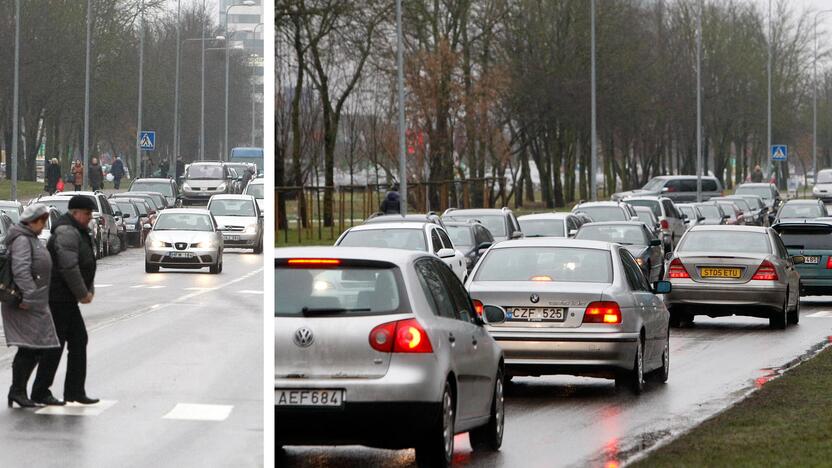 Srautai: Kauno gatvėje pastaruoju metu itin daug mašinų, kasdien į policijos komisariatą atvažiuoja šimtai žmonių.