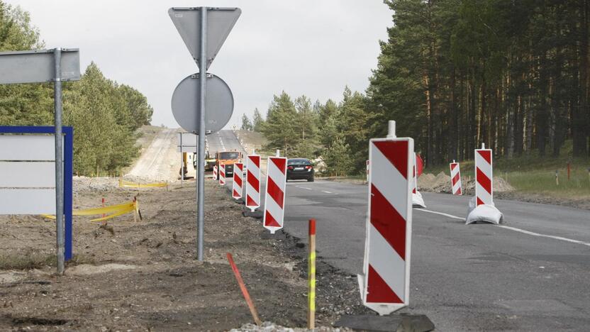 Trukdžiai: dėl numatomų kelio Smiltynė–Nida rekonstrukcijos sprendimų šiomis dienomis ietis surėmė miesto atstovai ir gamtos sergėtojai.