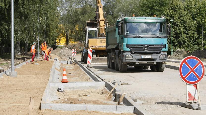 Nors iki rugsėjo 1-osios bus baigti ne visi privažiuojamojo Naikupės gatvės kelio remonto ir įrengimo darbai, žadama, kad šia arterija pasiekti ugdymo įstaigas nebus sudėtinga.