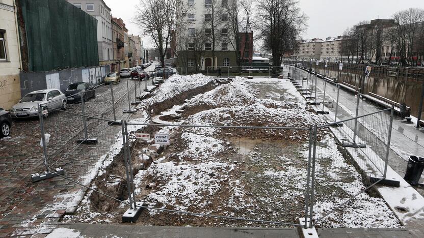 Metamorfozės: netrukus vaizdas šalia Biržos tilto turėtų radikaliai pasikeisti, prie pat upės išaugs nemažas namas.