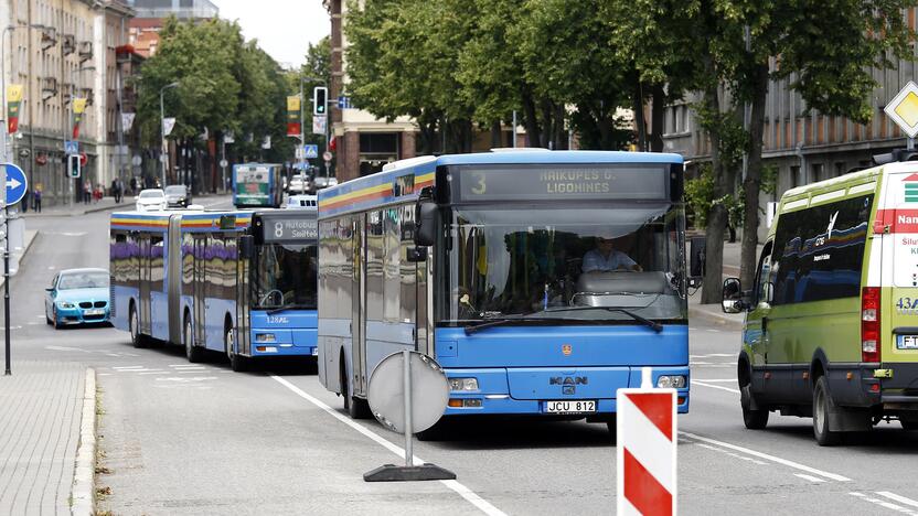 Pokyčiai: šventinį savaitgalį miesto centre bus taikomi eismo apribojimai. Dėl jų kitaip važiuos ir miesto autobusai.