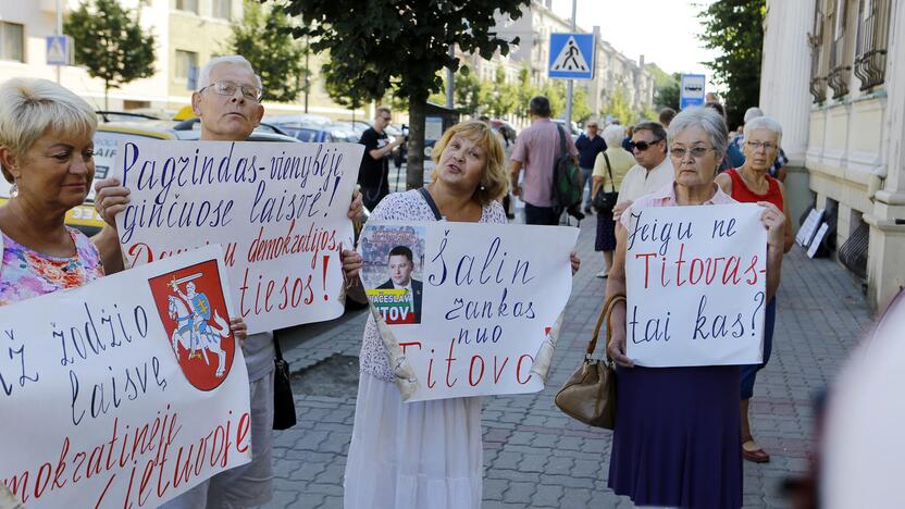 Įvairovė: visoje šalyje pagarsėjusiame pikete buvo ir tarybos nario V.Titovo gerbėjų.