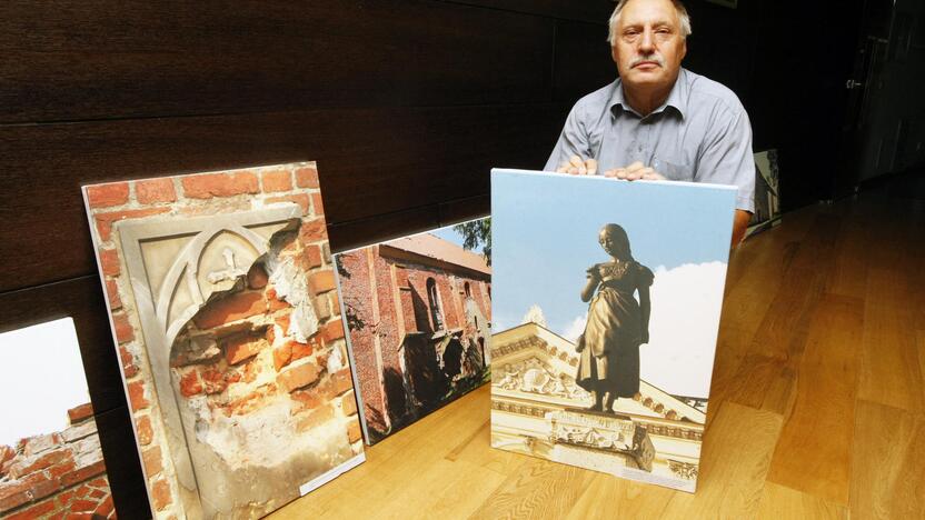 Ekspozicija: I.Simonaitytės bibliotekoje atidaryta A.Stanevičiaus fotografijų paroda "Simono Dacho Anikės paslaptys".