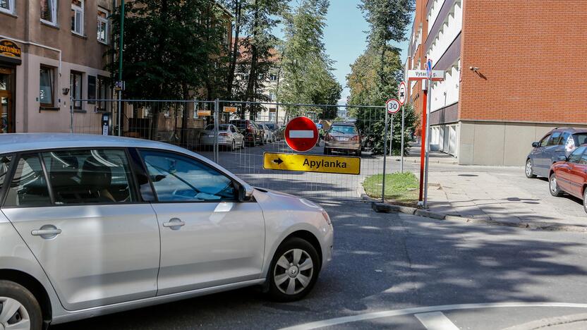 Situacija: rangovai tikino, jog eismas Puodžių gatvėje netrukus bus atnaujintas.