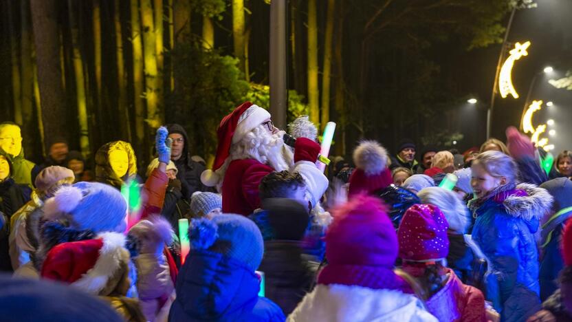 Džiaugsmas: vaikai Palangoje labiausiai laukia susitikimo su Kalėdų Seneliu.