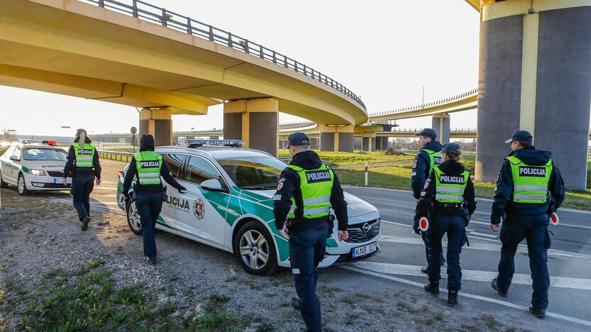 Baus: policijos ekipažai visą savaitgalį rengė reidus įvairiose apskrities vietose, kur nustatytas ne vienas neblaivus vairuotojas.