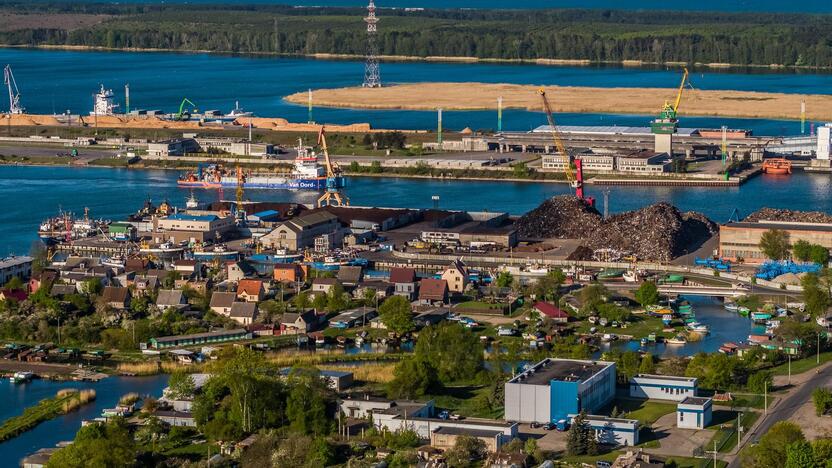 Problema: Smeltės kvartalo gyventojai skundžiasi esantys apsupti ūkio subjektų ir triukšmą keliančių įmonių.